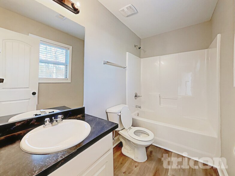 Building Photo - 1656 Deer Creek Ln
