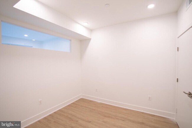 Building Photo - 1325 N Lee St