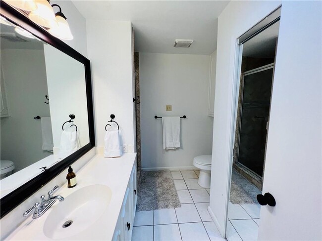 Building Photo - 4004 Hyridge Dr
