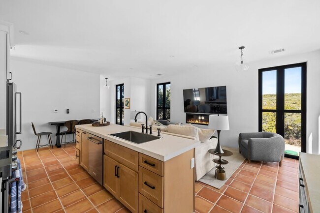 Building Photo - 2701 Bumble Bee Dr