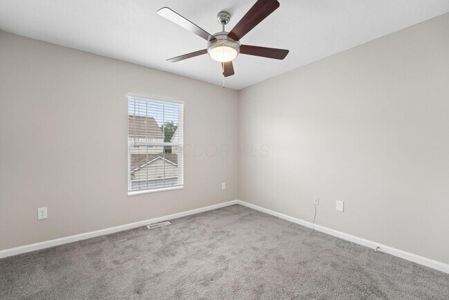 Building Photo - 2018 River Rock Way