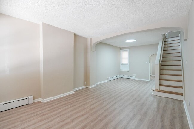 Building Photo - Move-In Ready 3BR/1BA in Elmwood — Housing Choice Vouchers Welcome