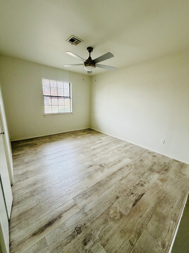 Building Photo - 1204 NE 6th St