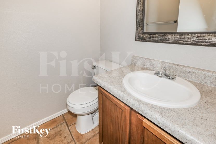 Building Photo - 11513 W Flores Dr