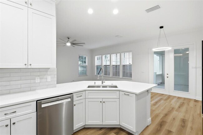 Building Photo - 912 Waterside Dr