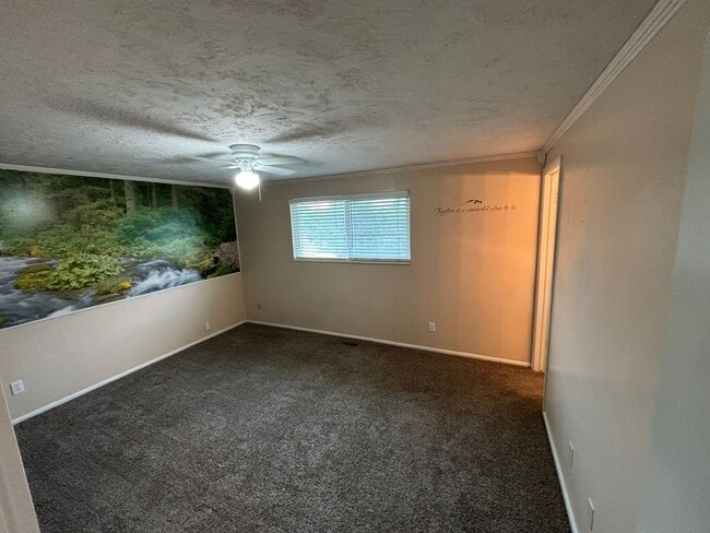 Building Photo - Nice and Spacious Orem Home