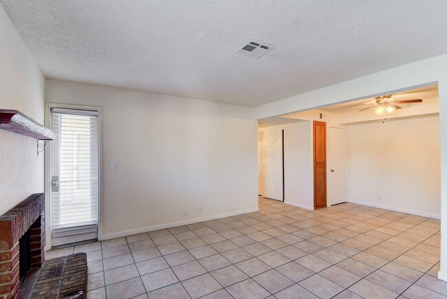 Building Photo - 1701 E Katie Ave