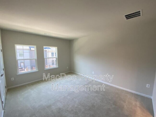 Building Photo - 1018 Trestle Dr