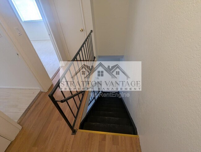 Building Photo - 545 W 16th Ave