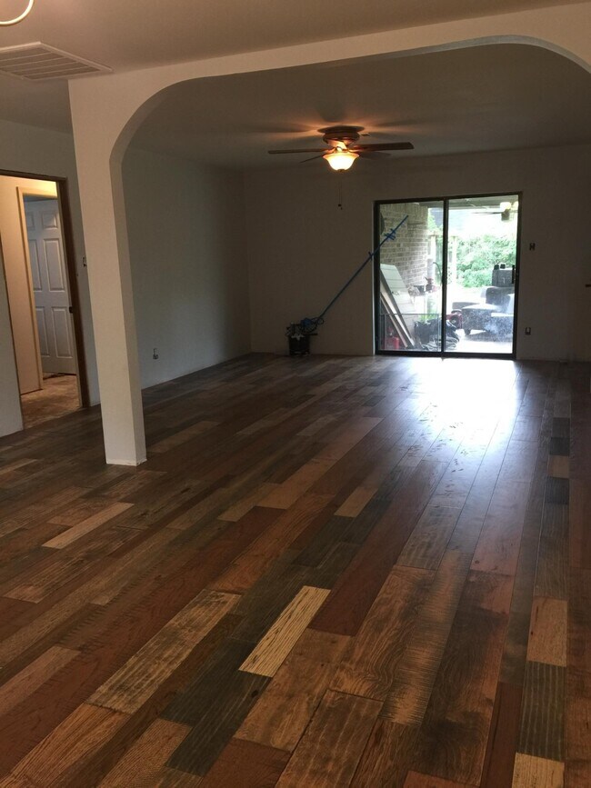 Building Photo - 11210 Sageoak Dr