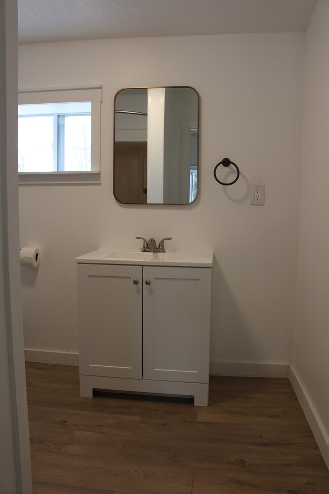 Building Photo - 842 Lloyd Ave