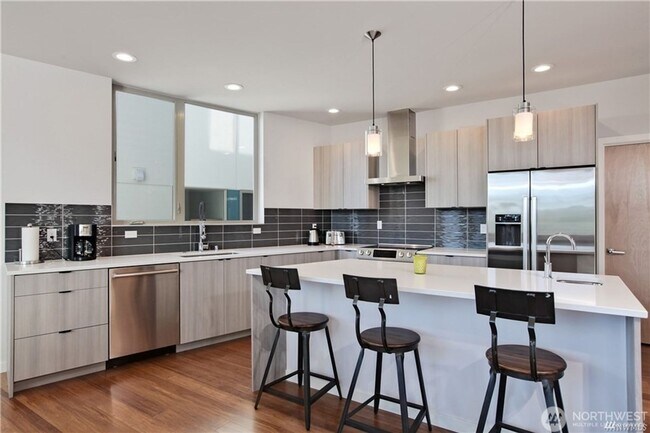 Building Photo - 4Bd/3.5Ba Seattle Home