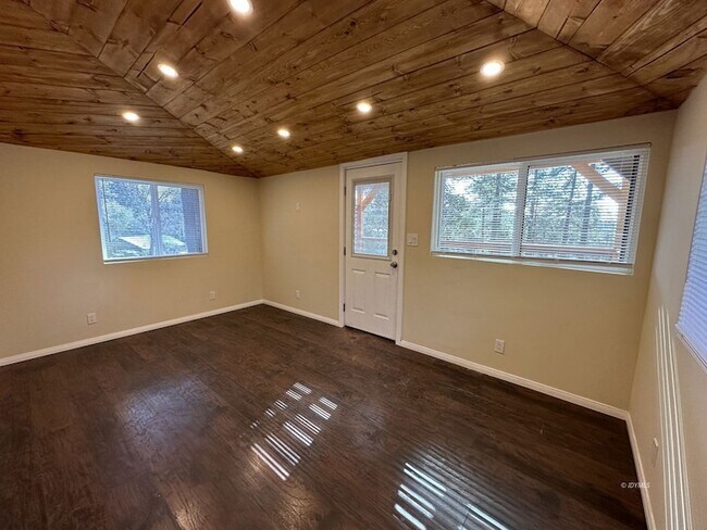 Building Photo - 52800 Sugar Pine Dr