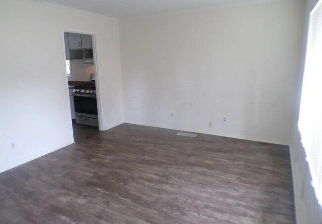 Building Photo - 995 Hillridge Rd
