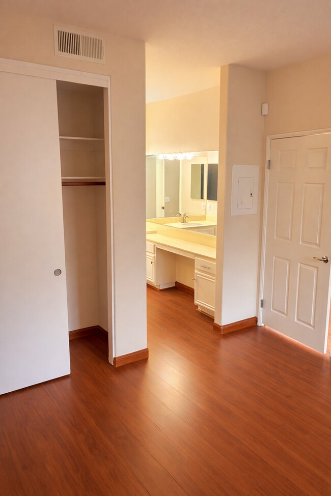 Building Photo - Beautiful 1 Bed 1 Bath in a great community