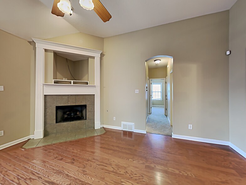Building Photo - 30 Mossy Springs Cv