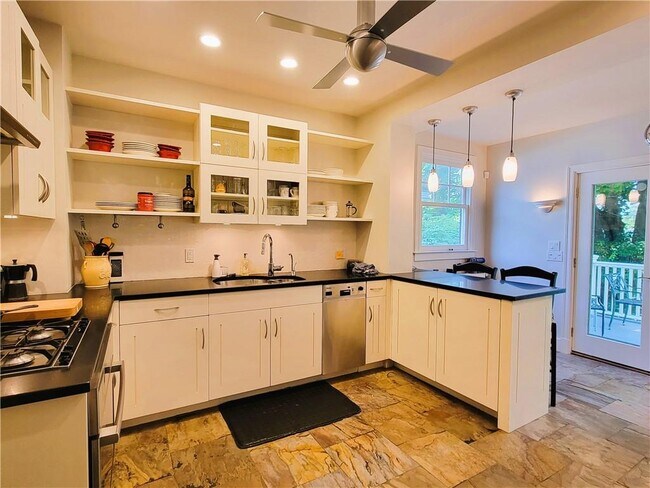 Building Photo - 60 Prairie Ave