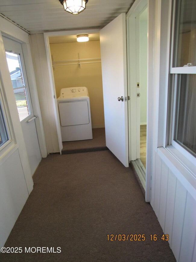 Building Photo - 709A Plymouth Dr