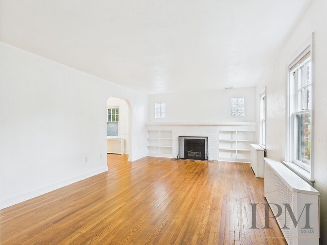 Building Photo - Coming Soon- Charming 3 Bedroom, 1.5 Bath ...