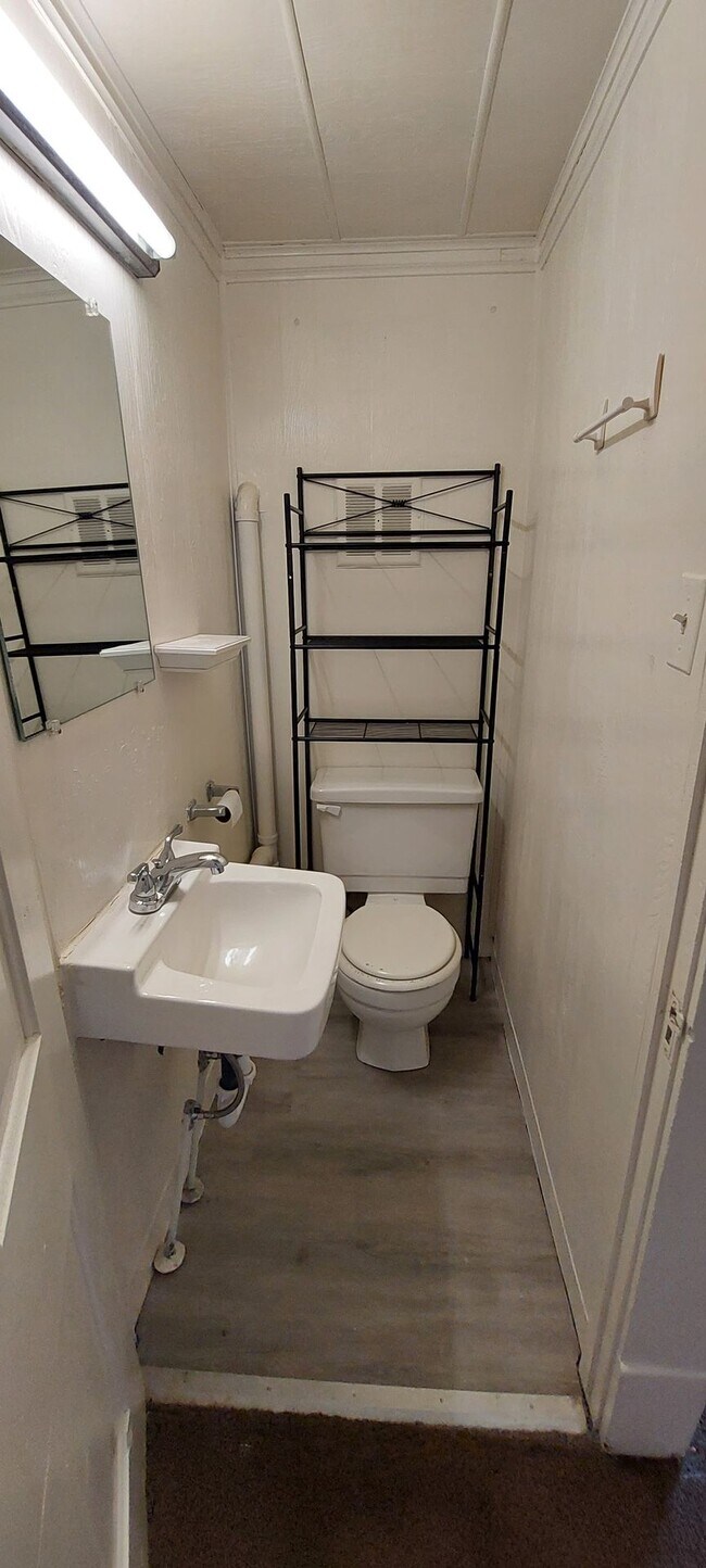 Building Photo - (1614 8th Ave)