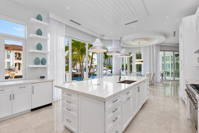 Building Photo - 863 Enfield St