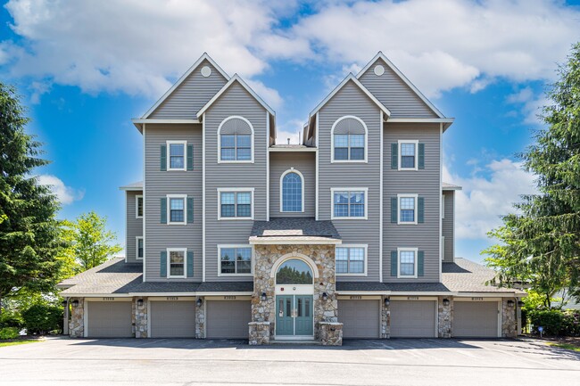 Building Photo - 8120 Stonegate Dr