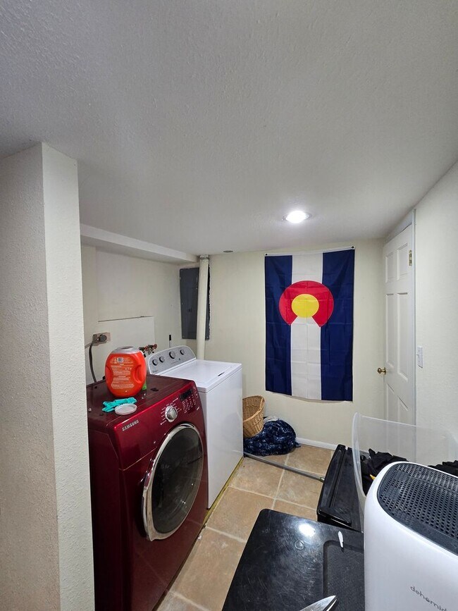 Building Photo - Preleasing Spacious 5-Bedroom Home with Finished Basement, Large Backyard & Attached Garage