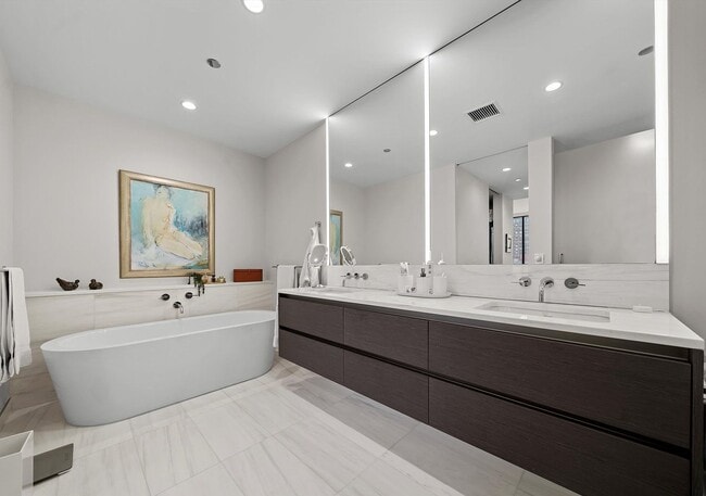 Building Photo - 366 W Superior St