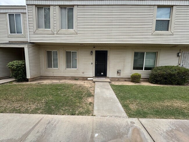 Primary Photo - 6621 S La Rosa Dr