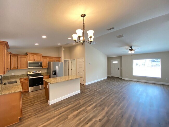 Building Photo - Custom Home - Desirable SE Ocala Neighborhood 3/2/2 **Available Soon**