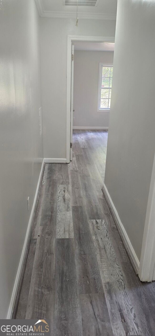 Building Photo - 1280 Elizabeth Ave SW