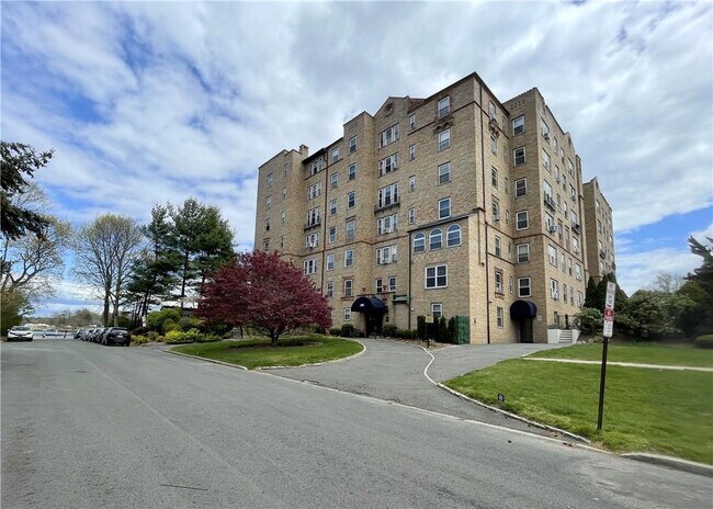Building Photo - 490 Bleeker Ave
