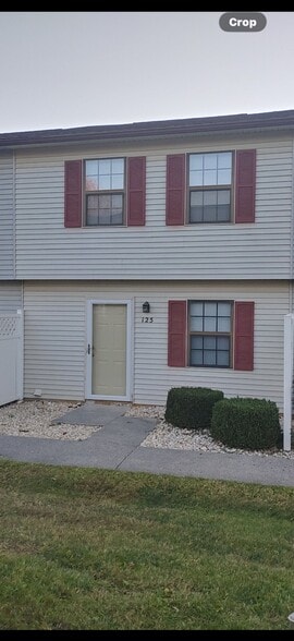 Building Photo - 125 White Pine Ct