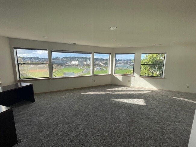 Building Photo - Absolutely stunning View! 2 bed condo downtown on the water!