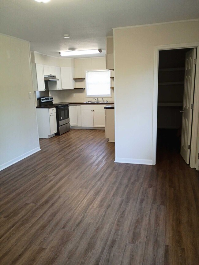 Building Photo - 3404 Covington Dr