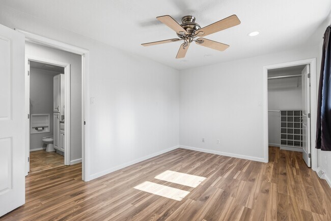 Building Photo - 122 Helena Cir