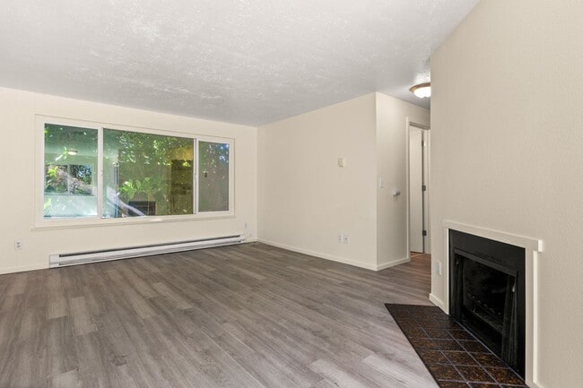 Building Photo - 2 bedroom, 1 bath near Mt. Tabor in SE Por...