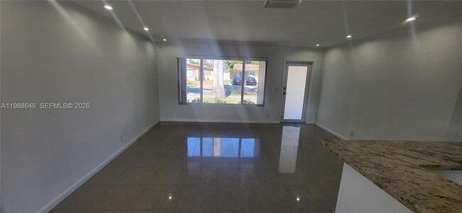 Building Photo - 1016 NE 5th St