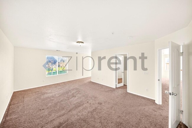 Building Photo - 6085 Medinah St