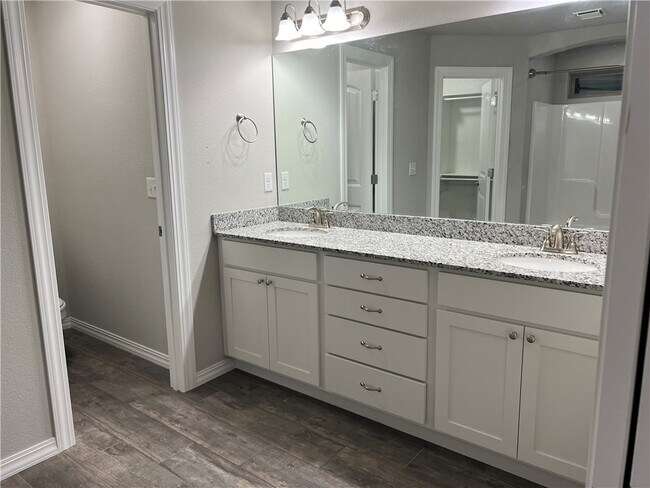 Building Photo - 1001 Tulip St