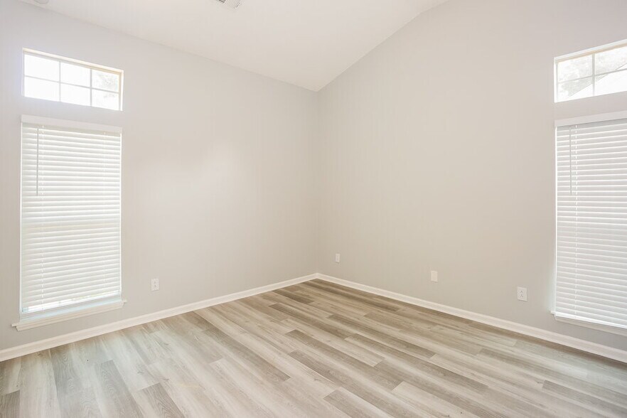 Building Photo - 6115 Sunstone Dr