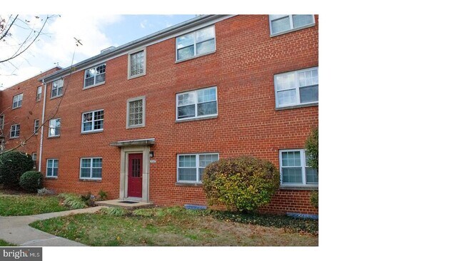 Building Photo - 5318 8th Rd S