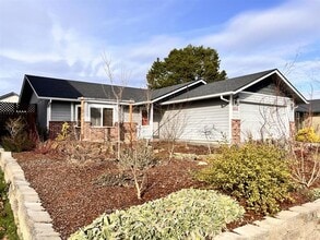 Building Photo - 3Bed 2Bath Single Level Avail. April 7th Move-In