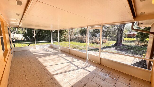 Building Photo - Beautiful 4 Bedroom 2 Bath Home!