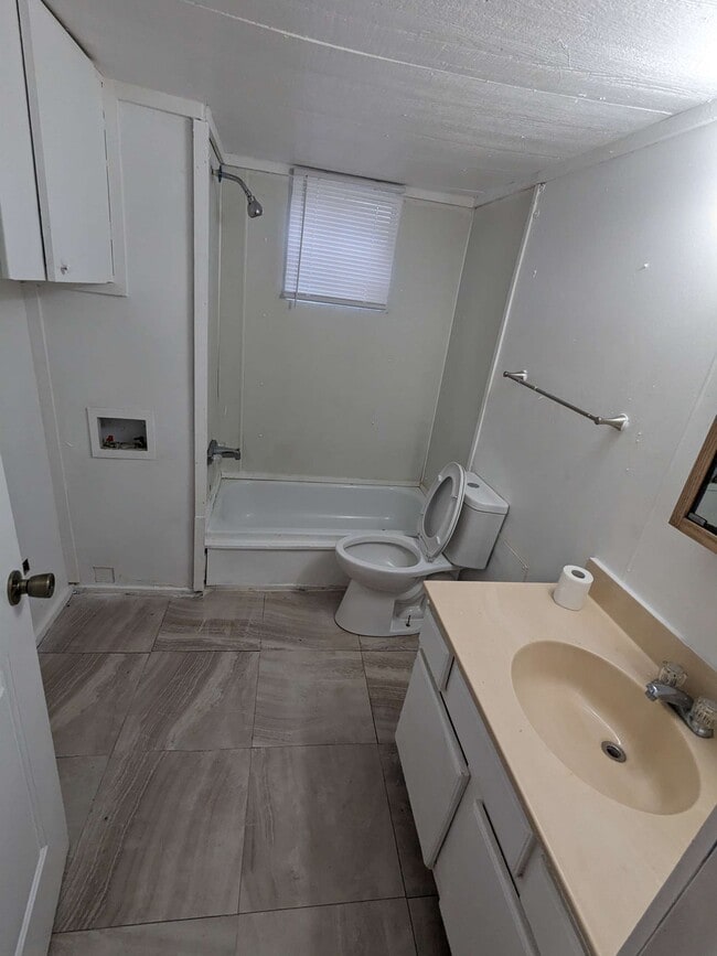 Building Photo - 904 Quail Run