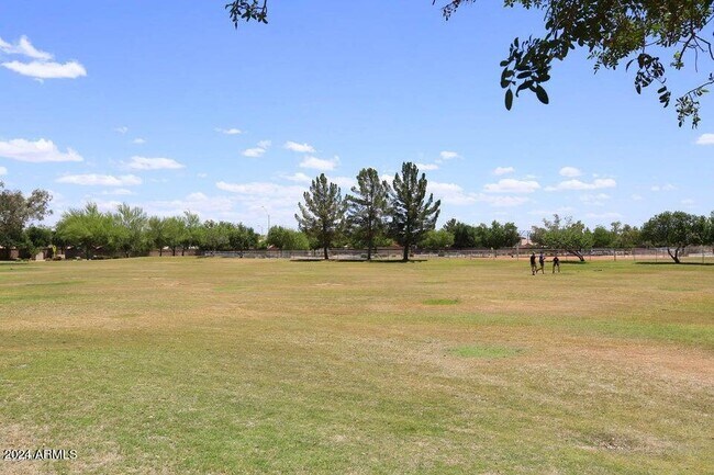 Building Photo - 7931 W Rose Garden Ln