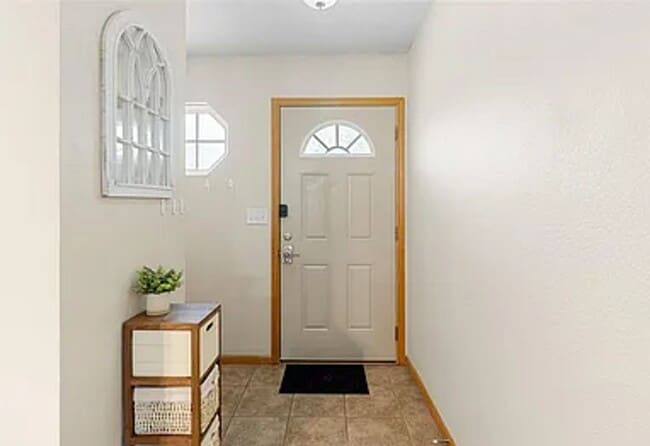 Building Photo - West Side Duplex!