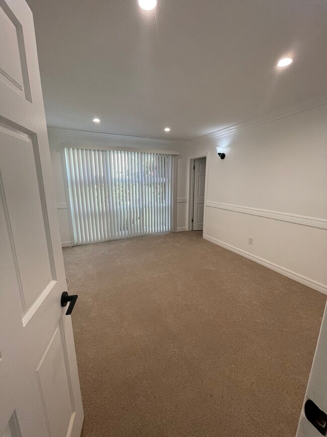 Building Photo - 11688 Bellagio Rd