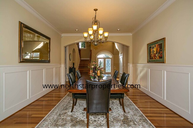 Building Photo - Stunning Home in Hidden Creek