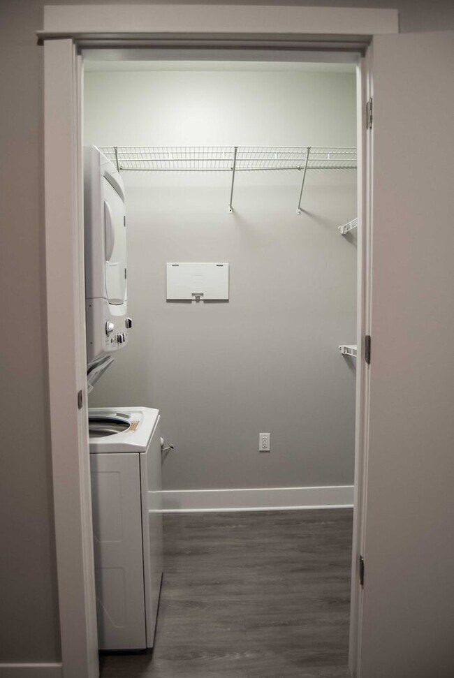 Building Photo - Hope | Studio Bedroom
